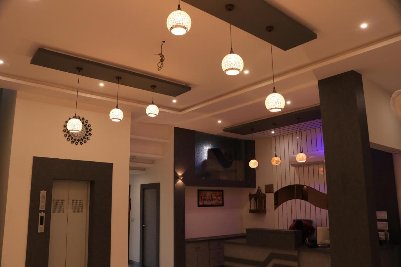 Hotel Viraj Residency Bhuj Buitenkant foto