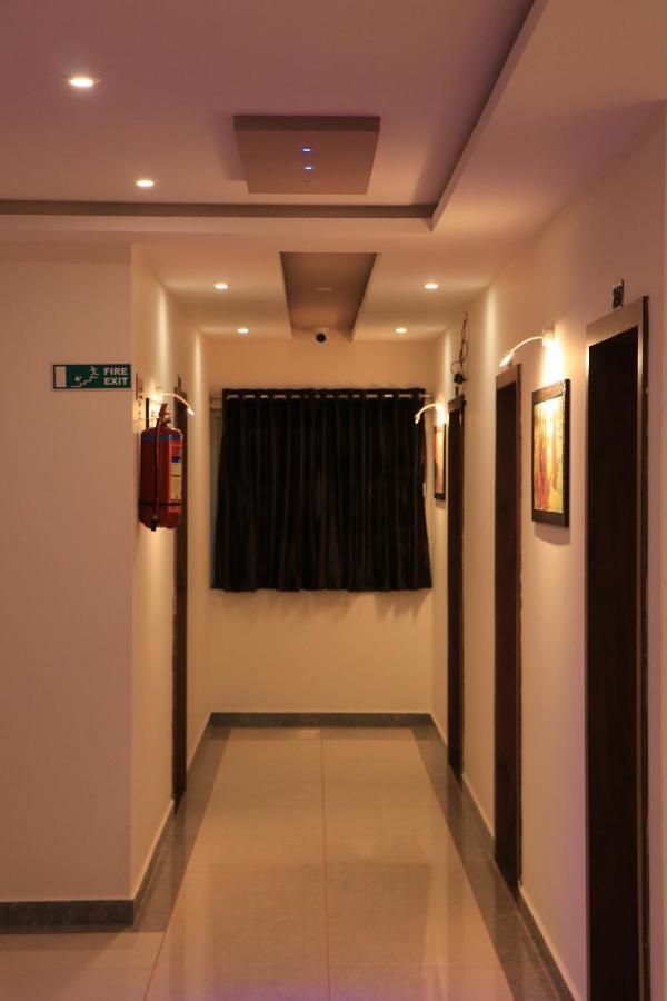 Hotel Viraj Residency Bhuj Buitenkant foto