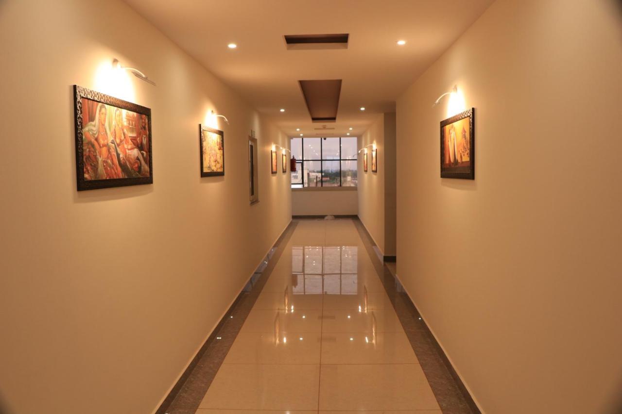 Hotel Viraj Residency Bhuj Buitenkant foto