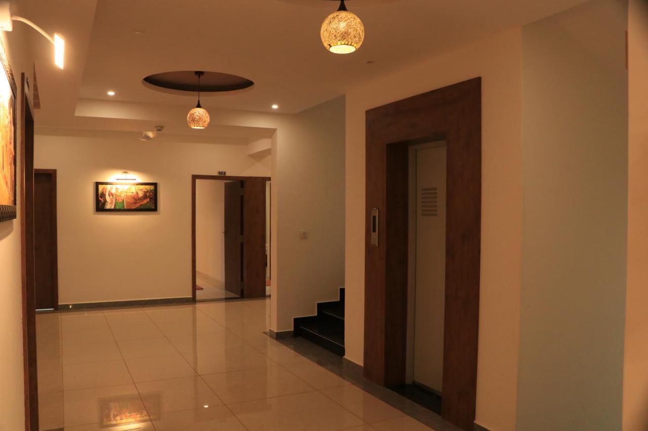 Hotel Viraj Residency Bhuj Buitenkant foto