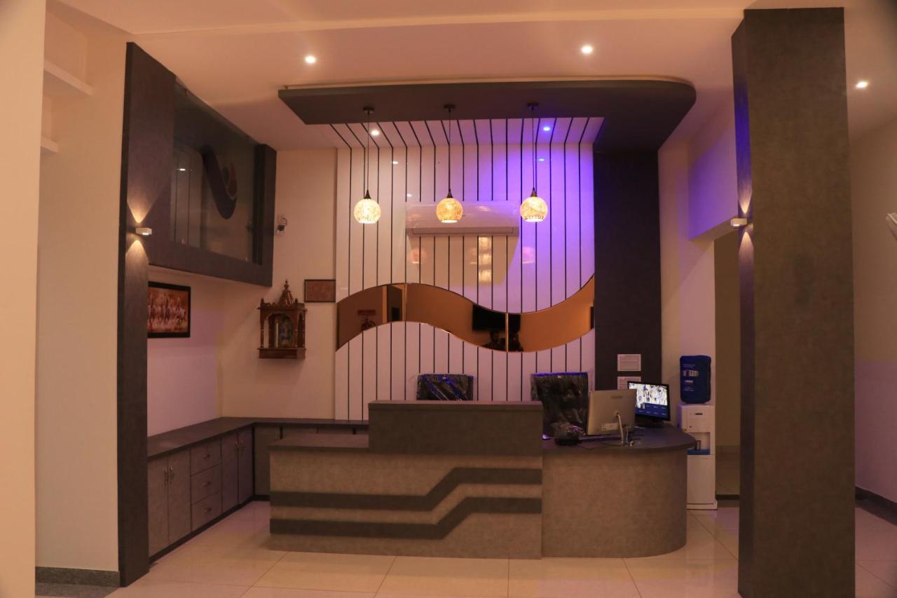 Hotel Viraj Residency Bhuj Buitenkant foto
