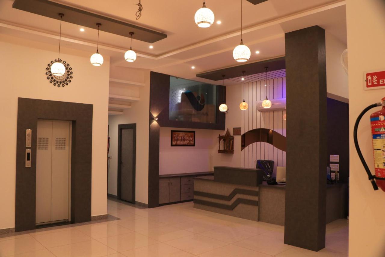Hotel Viraj Residency Bhuj Buitenkant foto