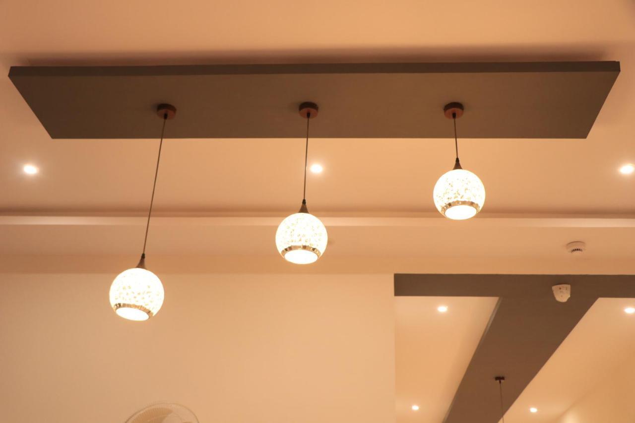 Hotel Viraj Residency Bhuj Buitenkant foto