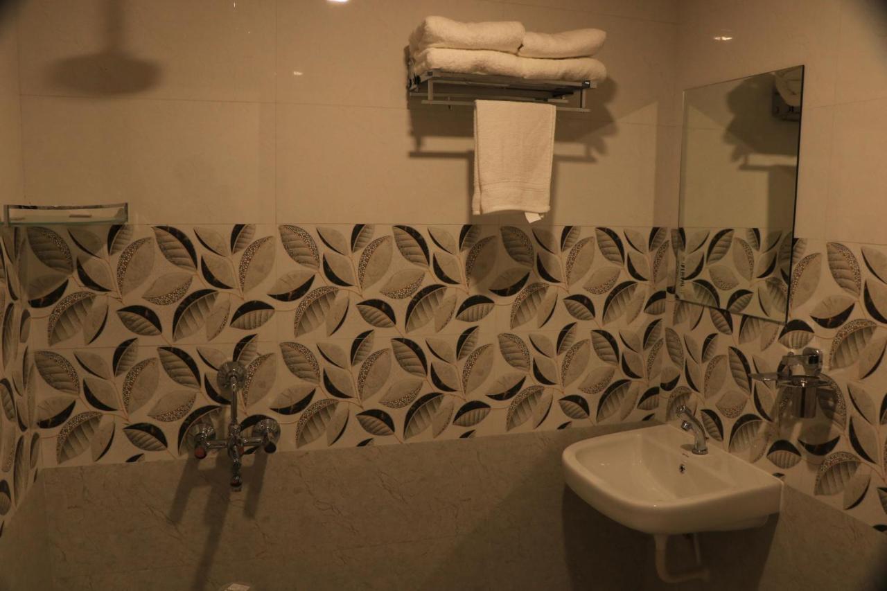 Hotel Viraj Residency Bhuj Buitenkant foto