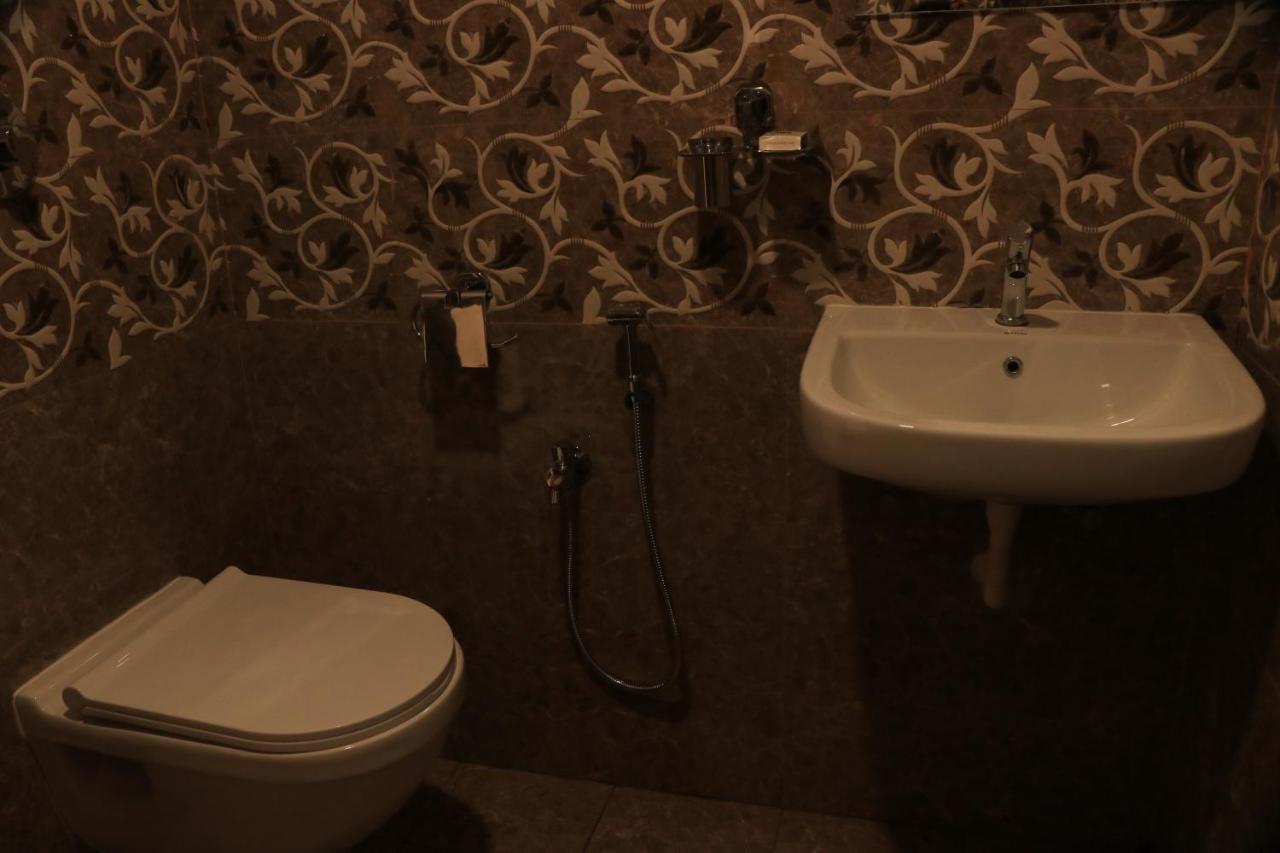 Hotel Viraj Residency Bhuj Buitenkant foto