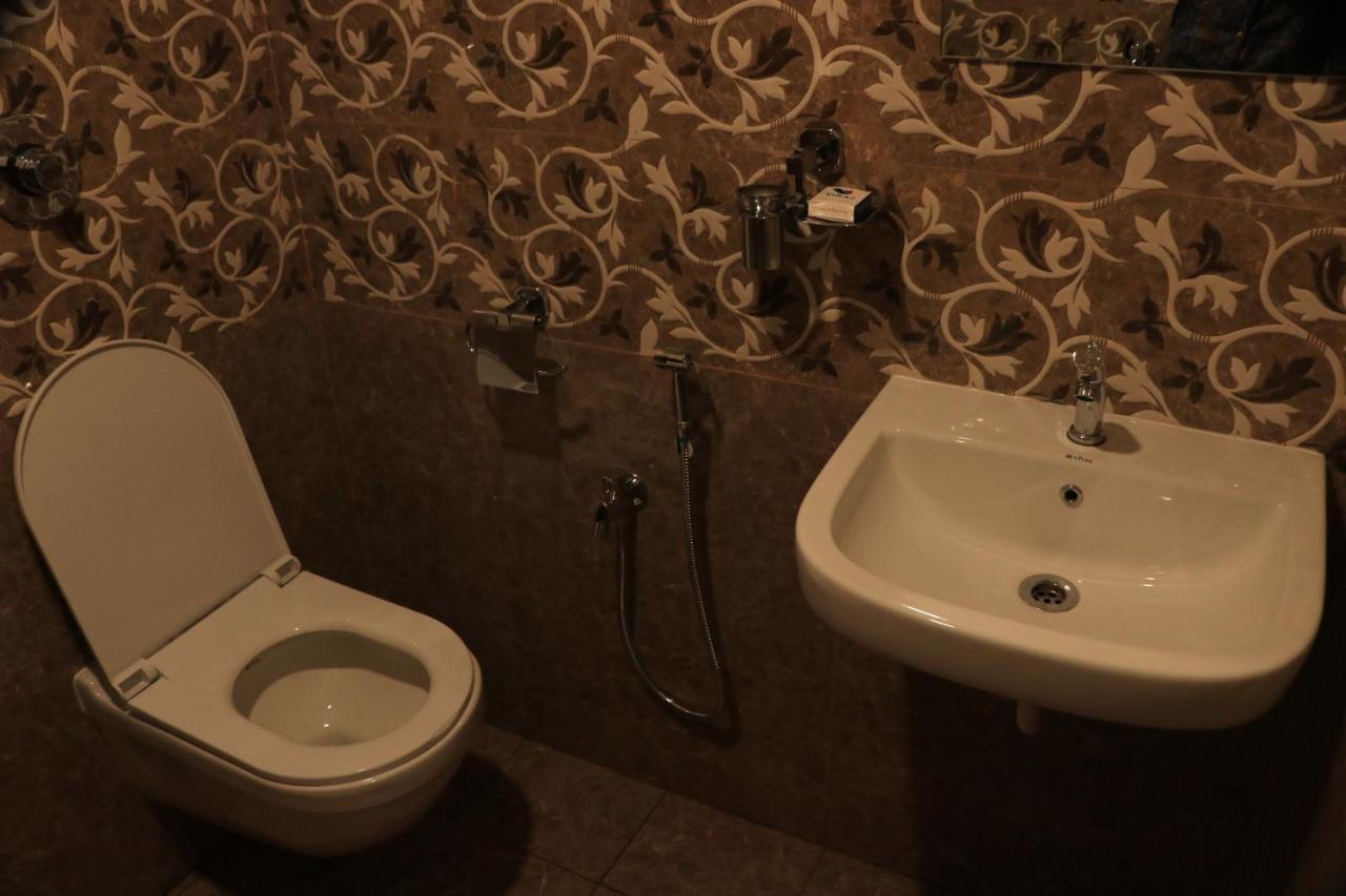 Hotel Viraj Residency Bhuj Buitenkant foto